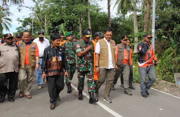 Danrem 173/PVB dan Deputi BNPB Tinjau Kerusakan Pascagempa 6,6 SR di Nabire